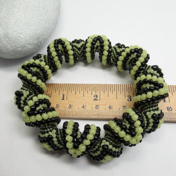 Uranium glass Beadwoven Cellini Bangle - Picture 11 of 14